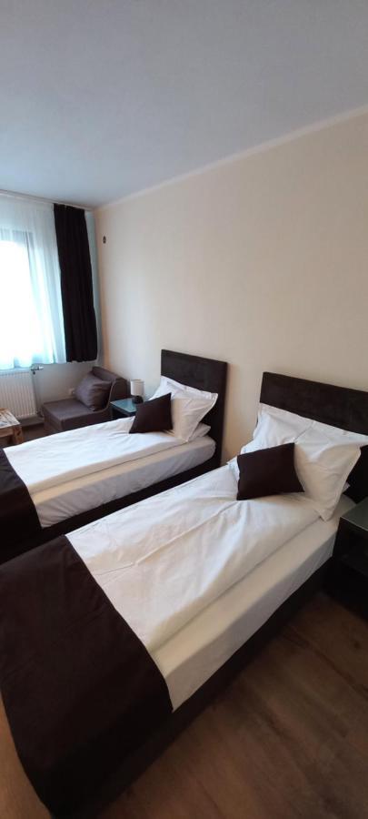 Nicole Hotel & Restaurant Samokov Bagian luar foto